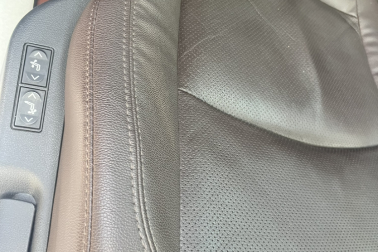 丰田 赛那SIENNA 2021款 2.5L混动 铂金版中控内饰7011