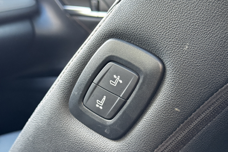 丰田 凯美瑞 2022款 2.0GVP 领先版中控内饰7013