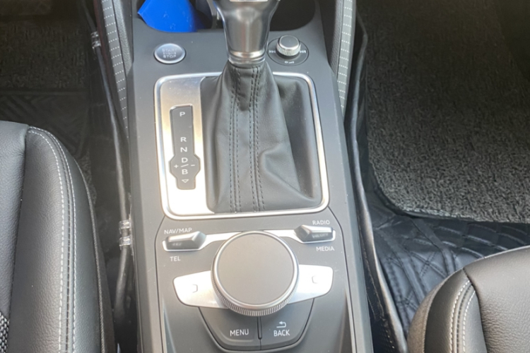 奥迪Q2L e-tron 2019款 Q2L e-tron 纯电智酷型中控内饰7007