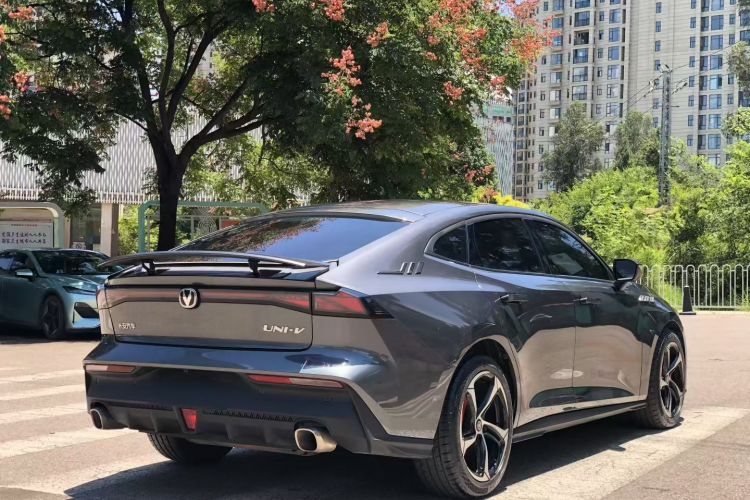 长安UNI-V 2022款 1.5T 尊贵型车身外观6004
