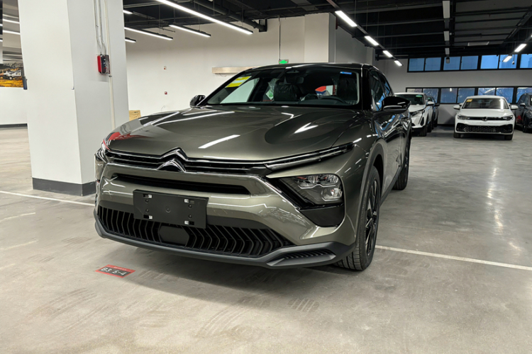 雪铁龙 凡尔赛C5 X 2025款 1.6T 海外版车身外观6007