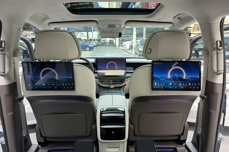 腾势D9 2022款 DM-i 970 四驱旗舰型中控内饰7007