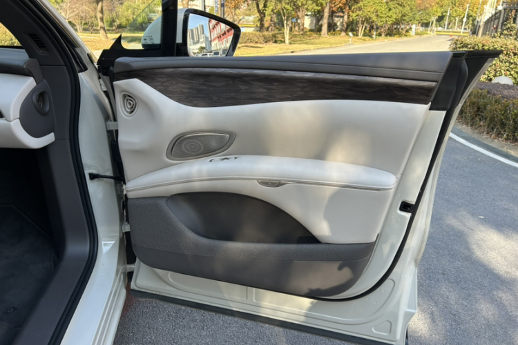 智己汽车 智己LS7 2025款 焕新版 Ultra中控内饰7005