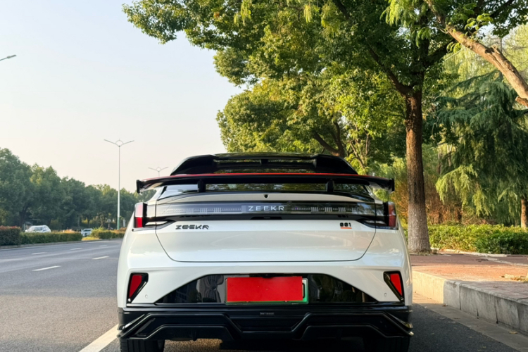 极氪001 2025款 WE版 100kWh 后驱车身外观6003