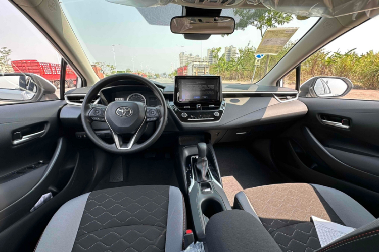 丰田 卡罗拉 2023款 1.2T 精英版中控内饰7001