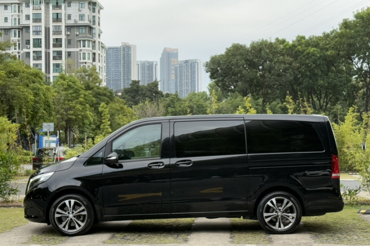 奔驰V级 2016款 V 260 领航版车身外观6009