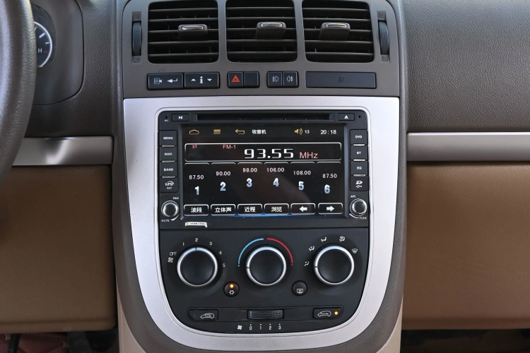 别克GL8 2014款 2.4L 经典版中控内饰7003