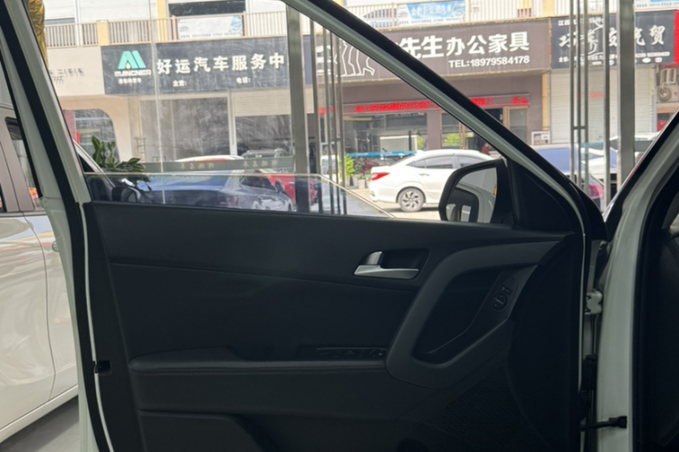 北京现代ix25 2015款 1.6L 自动两驱智能型GLS中控内饰7005