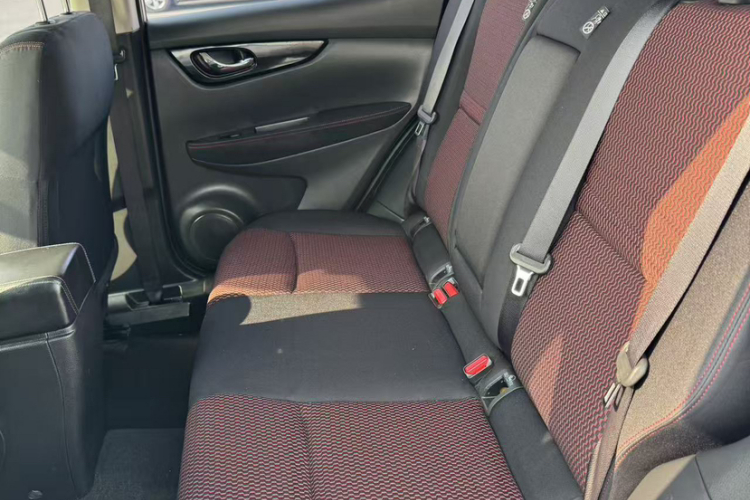 日产 逍客 2016款 2.0L CVT精英版中控内饰7003