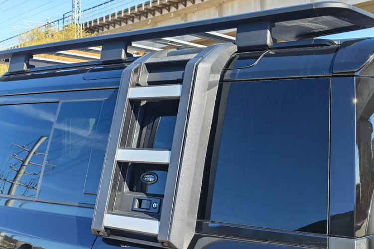 路虎卫士 2023款 改款 110 3.0T P400 暗黑特别版车身外观6009