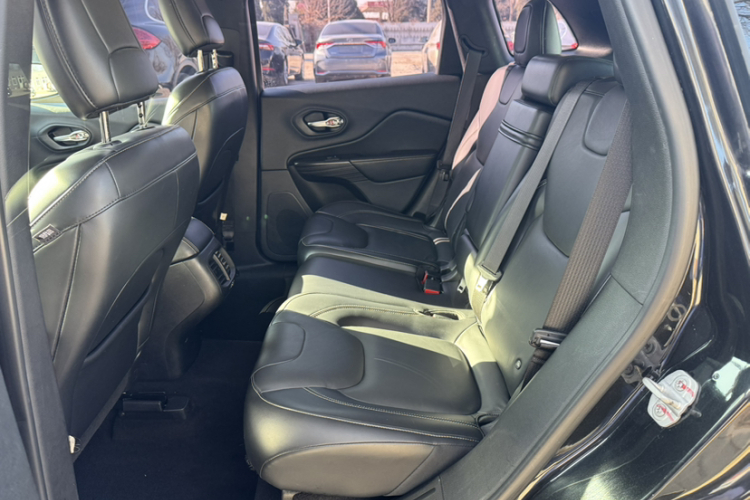 Jeep 自由光 2016款 2.0L 优越版中控内饰7007