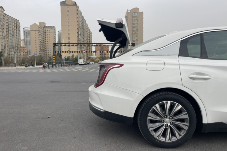 红旗E-QM5 2024款 500km 出行版车身外观6006