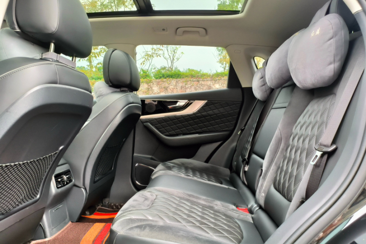 红旗HS5 2019款 2.0T 智联旗享版中控内饰7004