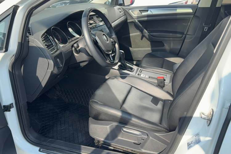 大众 高尔夫 2020款 200TSI DSG舒适进取版中控内饰7003