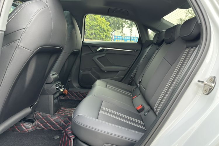 奥迪A3 2024款 A3L Limousine 35 TFSI 时尚运动型中控内饰7002