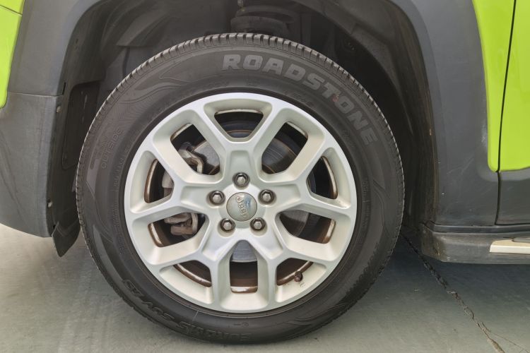 Jeep 自由侠 2017款  180T 自动劲能版车身外观6004