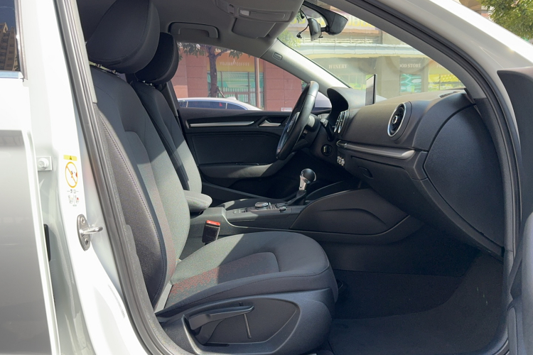 奥迪A3 2018款 30周年年型 Limousine 35 TFSI 进取型局部细节41