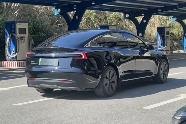 特斯拉 Model 3 2025款 后轮驱动版车身外观6006