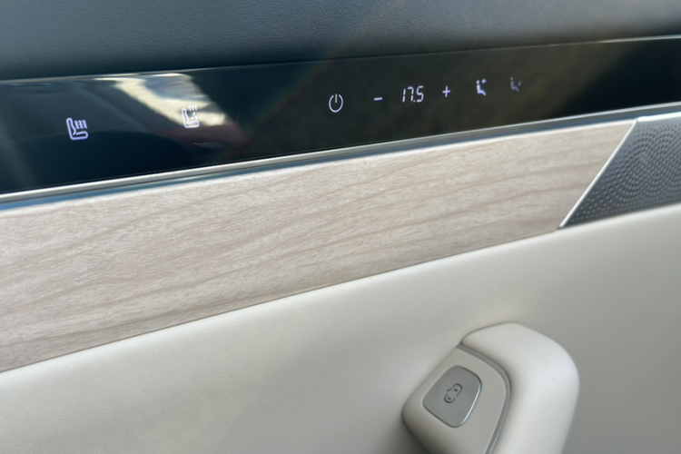 鸿蒙智行 智界R7 2024款 纯电 667km Max局部细节9006