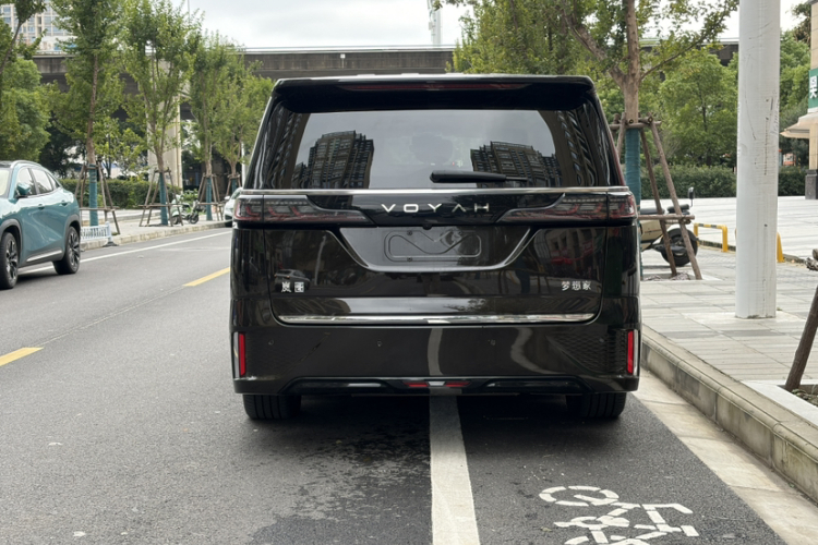 岚图汽车 岚图梦想家 2025款 PHEV 四驱旗舰鲲鹏版车身外观6001