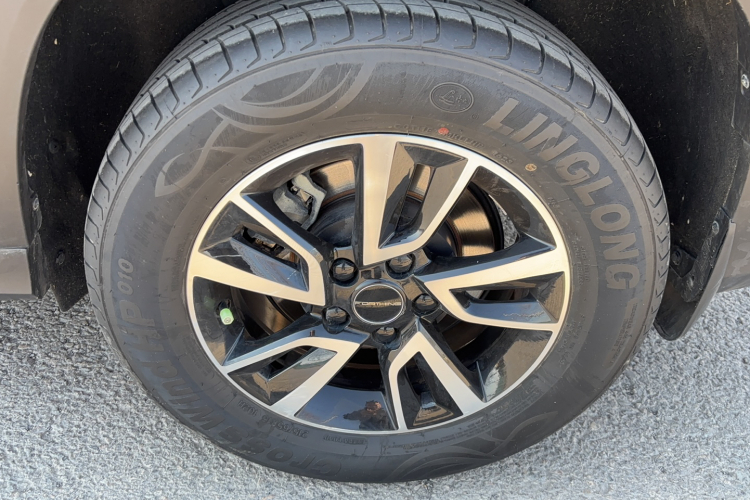 东风风行 风行T5 2023款 盛世款 1.6L 手动筑梦版 五座车身外观6008