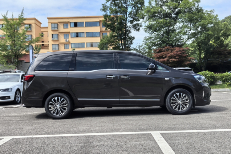 别克GL8 2021款 陆上公务舱 652T 豪华型车身外观6003