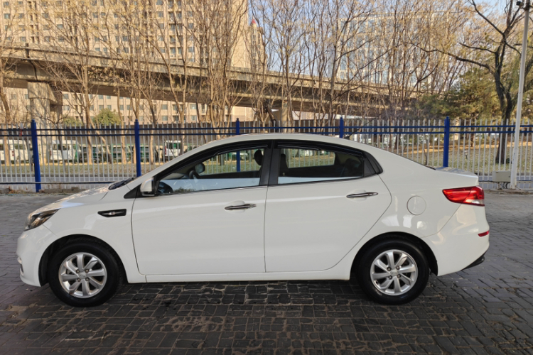 起亚K2 2015款 三厢 1.4L MT GLS车身外观6005