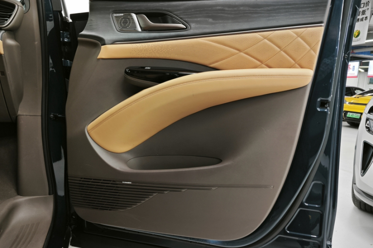 腾势D9 2022款 DM-i 970 四驱尊荣型中控内饰7002