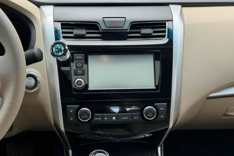 日产 天籁 2016款 改款 2.0L XL舒适版中控内饰7006