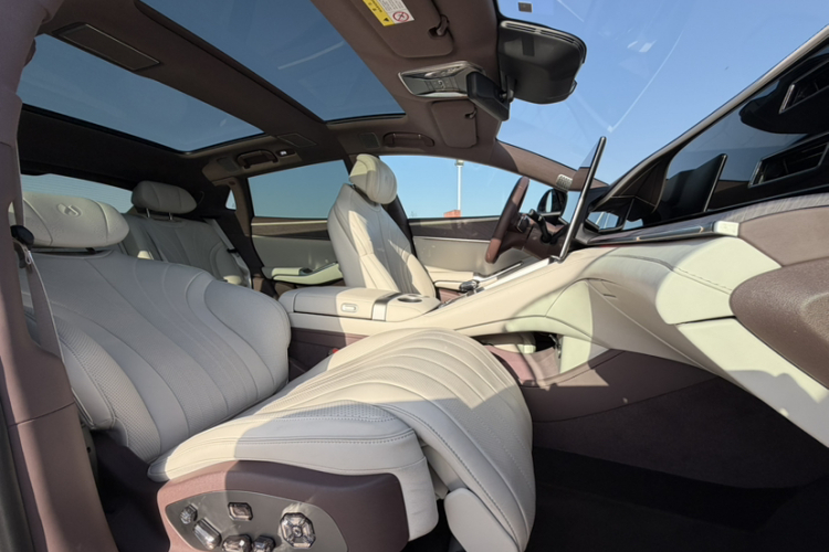 腾势Z9GT 2024款 1100四驱Max版局部细节9004