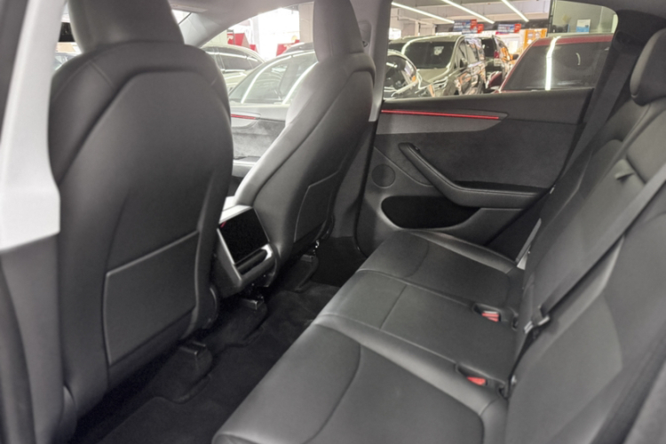 特斯拉 Model Y 2025款 长续航全轮驱动版中控内饰7010