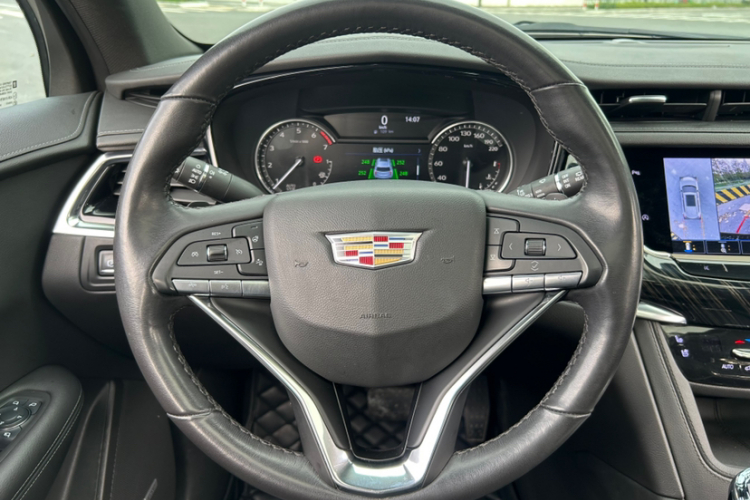 凯迪拉克XT6 2022款 2.0T 六座四驱豪华120周年限量版中控内饰7014