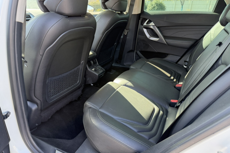 DS 5 2013款 1.6T 雅致版THP200中控内饰7002