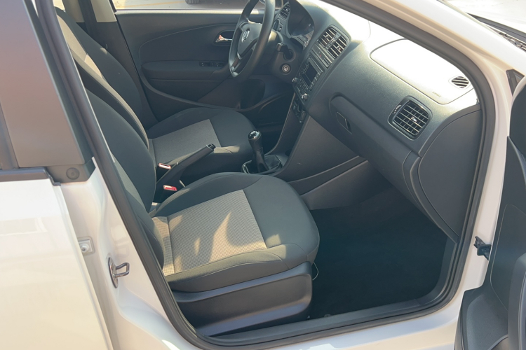 大众 Polo 2016款 1.4L 手动风尚型中控内饰7004