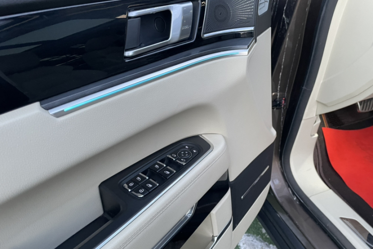 众泰T700 2017款 1.8T 双离合尊享型局部细节9010