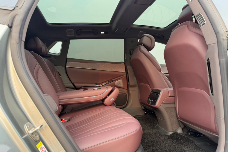 腾势Z9GT 2024款 1100四驱Max版局部细节9009