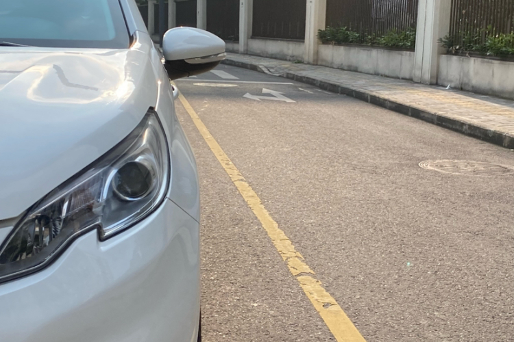 标致2008 2014款 1.6L 自动潮流版车身外观6004