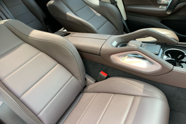 奔驰GLE 2023款 GLE 350 4MATIC 时尚型中控内饰7012