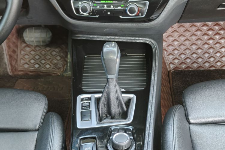 宝马1系 2018款 118i 运动型局部细节18