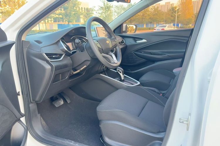 雪佛兰 科沃兹 2020款 325T 自动欣悦版中控内饰7004