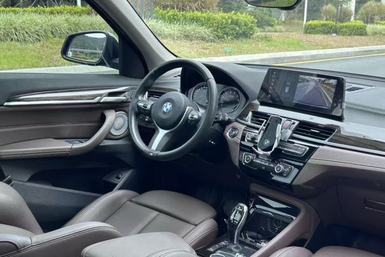 宝马X1 2022款 xDrive25Li 尊享型中控内饰7005