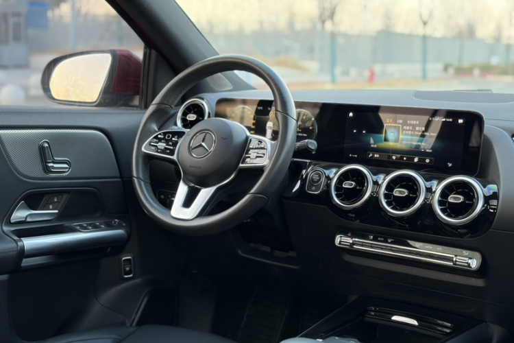 奔驰GLA 2020款 GLA 180中控内饰7010
