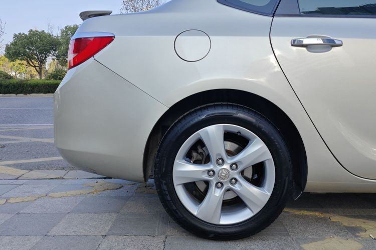 别克 英朗 2013款 GT 1.6T 自动时尚运动版车身外观6009