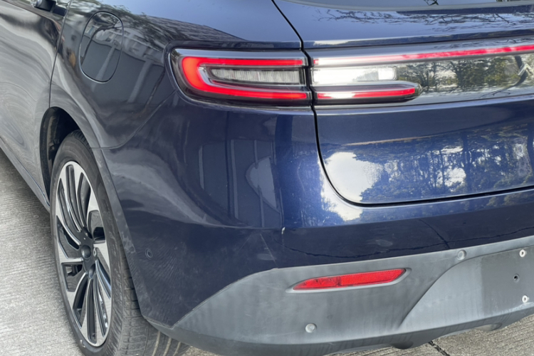 鸿蒙智行 问界M5 2022款 增程四驱旗舰版车身外观6001