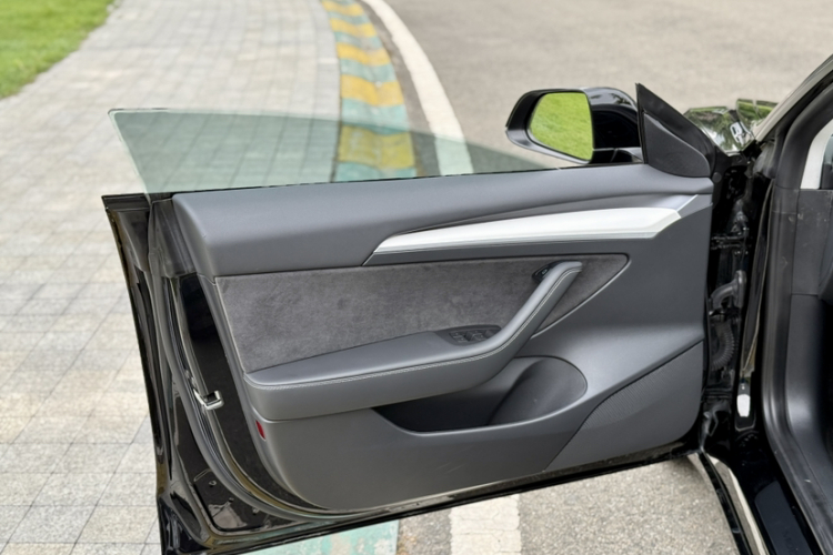 特斯拉 Model 3 2021款 标准续航后驱升级版 3D6中控内饰7009