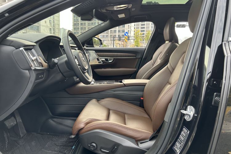 沃尔沃S90新能源 2024款 插电式混动 四驱长续航智雅豪华版中控内饰7001