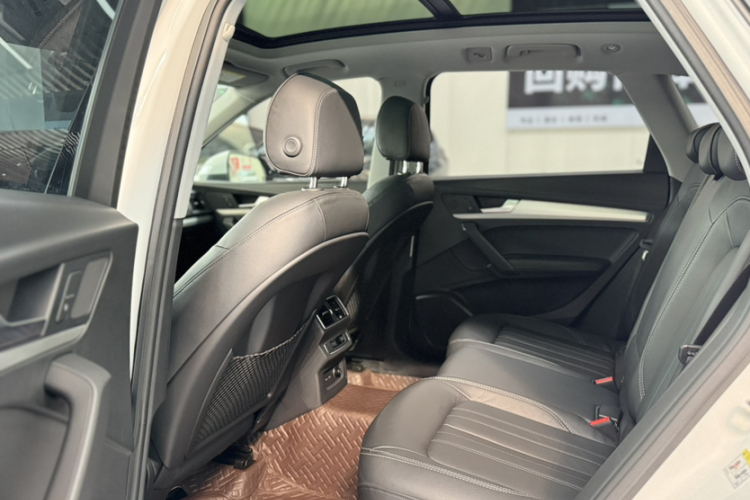 奥迪Q5L 2020款 改款 40 TFSI 荣享时尚型中控内饰7003