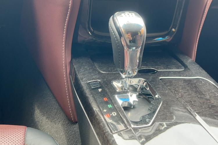 丰田 皇冠 2018款 2.0T 运动版局部细节18