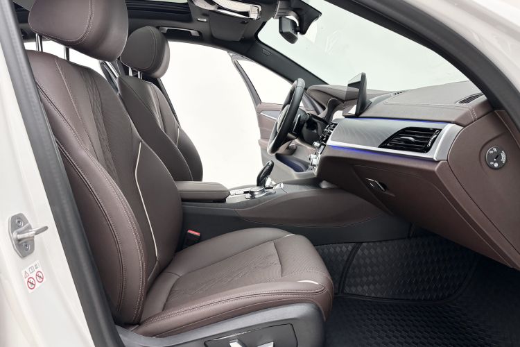 宝马5系 2021款 改款 530Li 领先型 M运动套装局部细节41