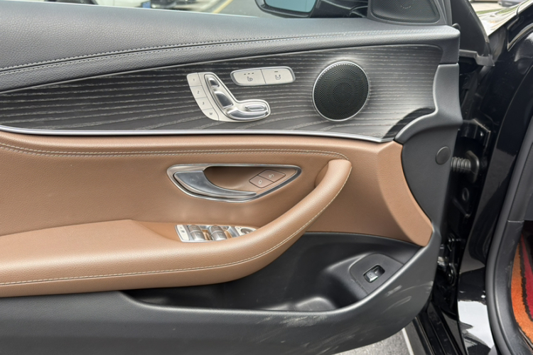 奔驰E级 2020款 改款 E 300 L 运动时尚型中控内饰7005